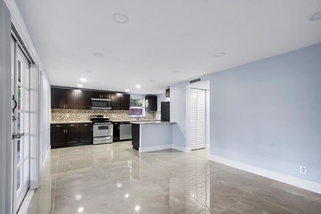 5073 SW 28th Ave Unidad 3/2