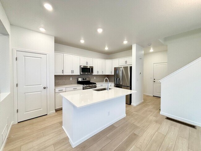 Photo - FREE RENT THROUGH OCT 15TH!!