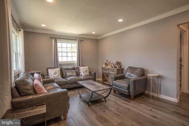 Photo - 114 Colburn Dr