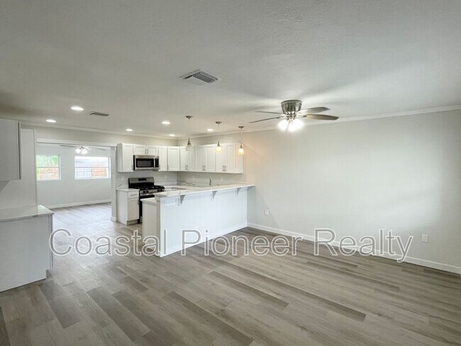 Photo - 1835 Nevada Ave NE