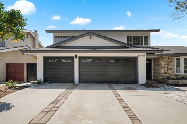 Photo - 16401 Mercier Ln