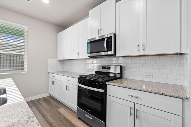 Photo - 594 Avisa Dr