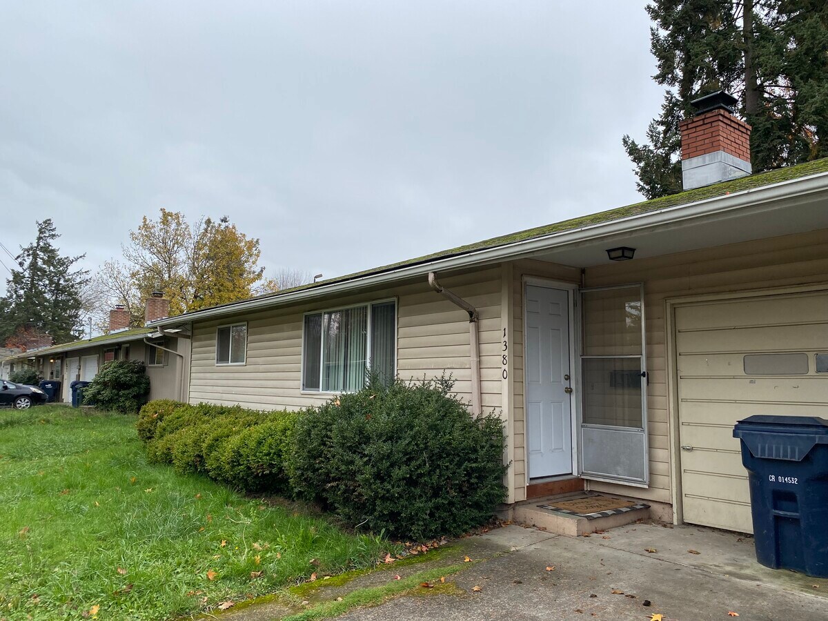 1390 W 17th Ave Townhome For Rent in Eugene, OR