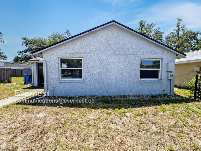 Charming Home with Fenced Backyard and Con... - Charming Home with Fenced Backyard and Con...