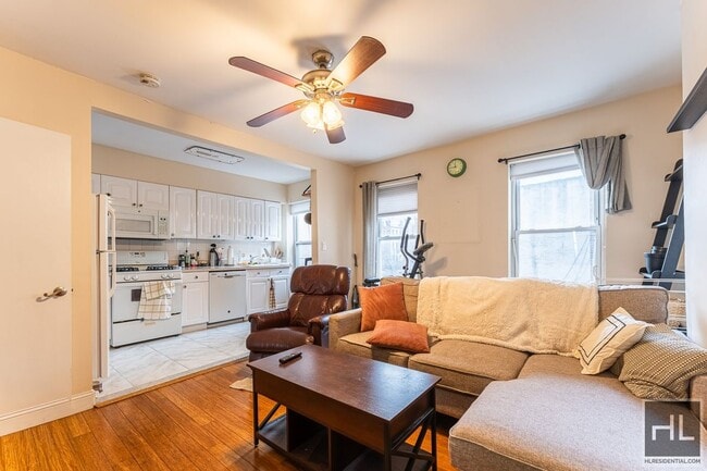 Photo - 4 AVENUE Unit 2