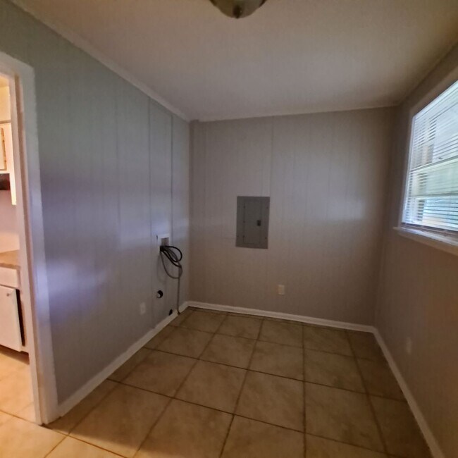 Photo - 1615 Gilson Rd