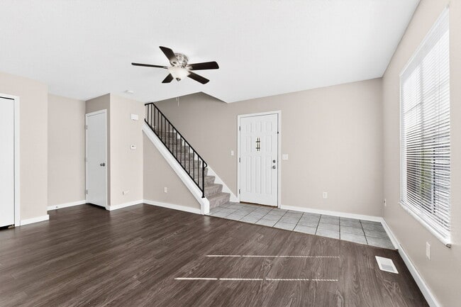 Building Photo - 5926 Walnut Cir Dr