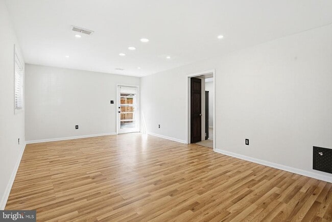 Photo - 9717 Hedin Dr