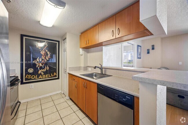 Building Photo - 816 NW 11th St Unit 705 Rental