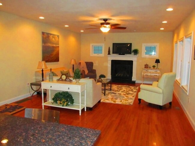 Photo - 214 Dallaire