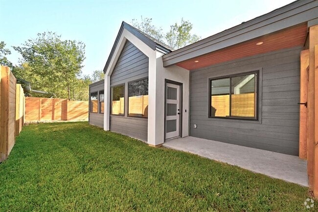 Building Photo - 503 Thelma Dr Rental