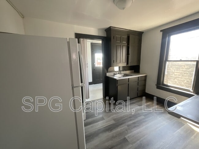 Photo - 1042 W Market St