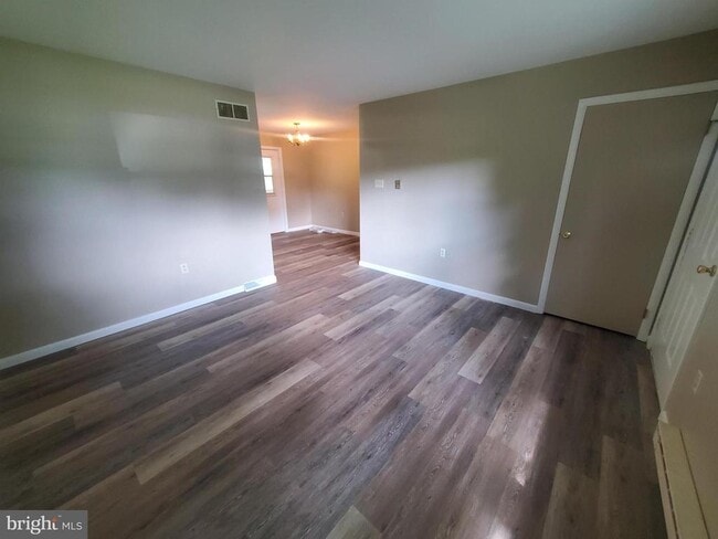 Photo - 570 Guldin Rd