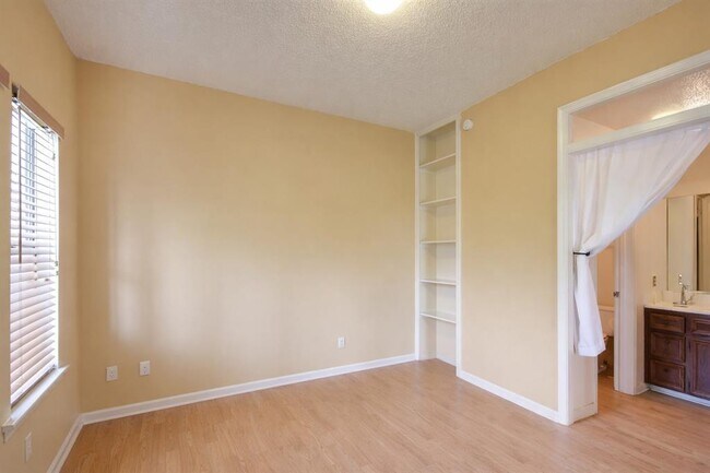 Photo - 3115 Tom Green St Unidad 404