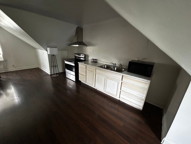 Photo - 320 W Bolivar St
