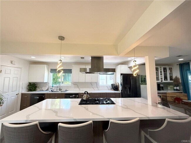 Photo - 23233 Vanowen St House