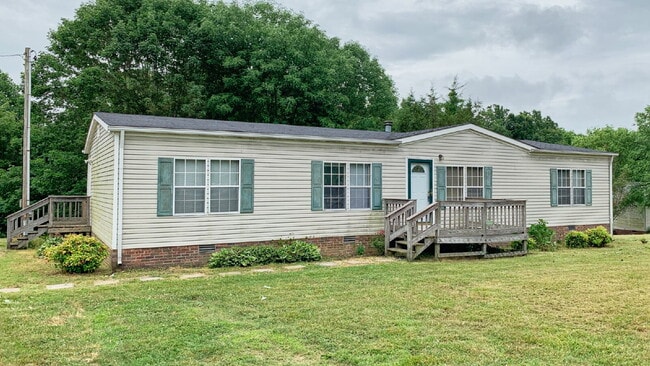 Photo - For Rent: Large 3BR, 2BA