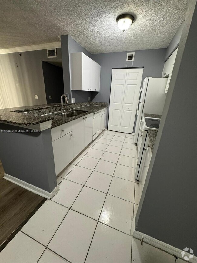 Building Photo - 2451 Centergate Dr Unit 202 Rental