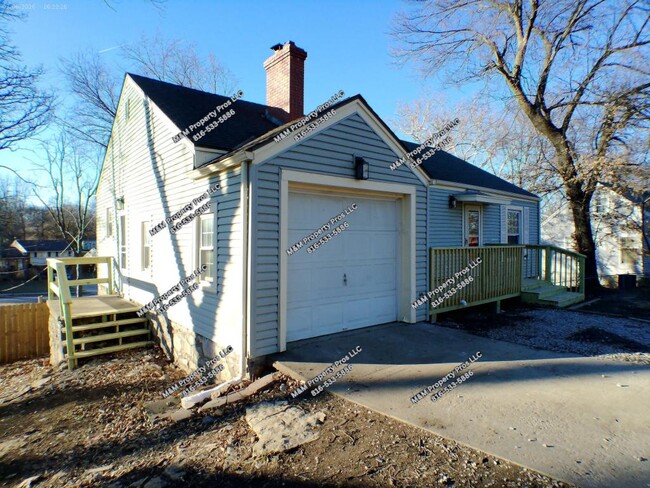 Photo - 5302 N Spruce Ave