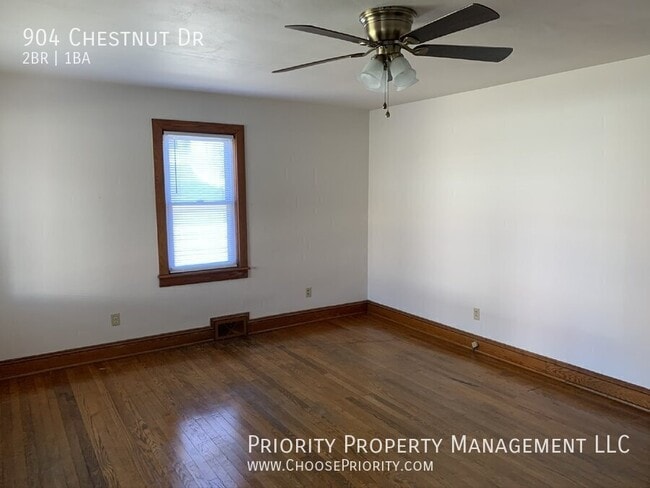Photo - 904 Chestnut Dr
