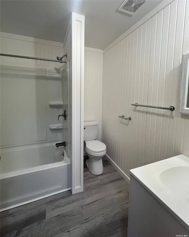 Photo - 588 Hubbard Ave