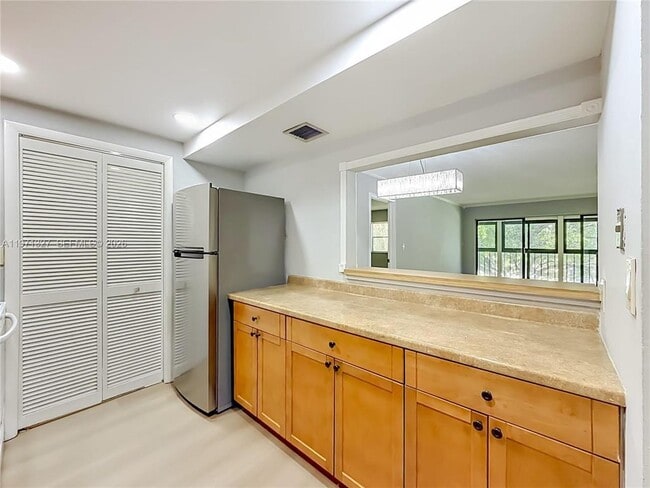 Photo - 210 Lakeview Dr Unit 306
