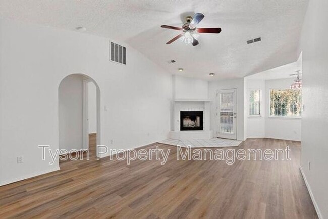 Photo - 1420 Stoneway Dr NW