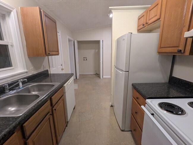 Photo - 1673 Audrey Pl NW