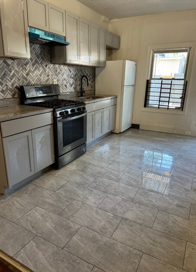 Building Photo - 716 N Milton Ave Rental