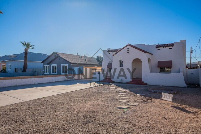 Photo - 745 E Pierce St