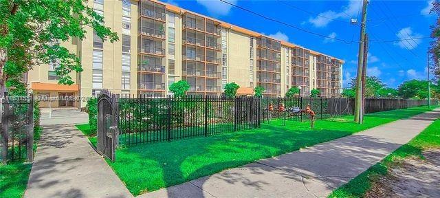 Photo - 16950 W Dixie Hwy Condominio Unidad A-424