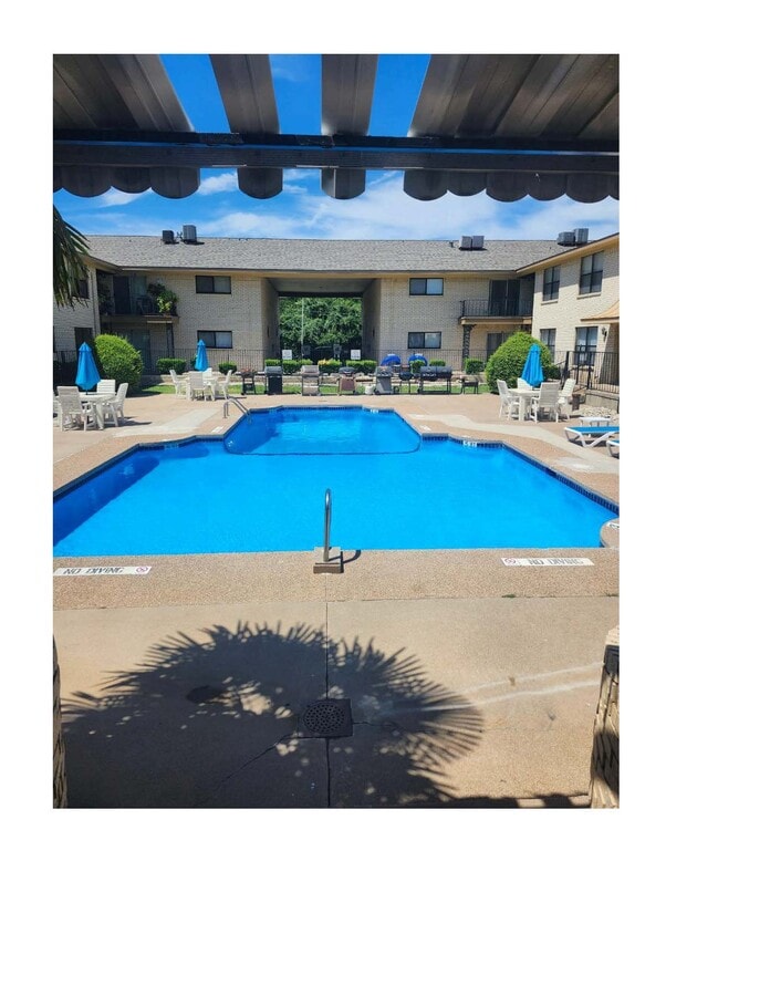 Photo - Westwood Villa Apartments