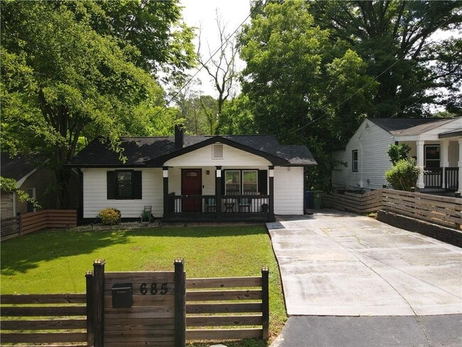 Photo - 685 Cedar Ave NW