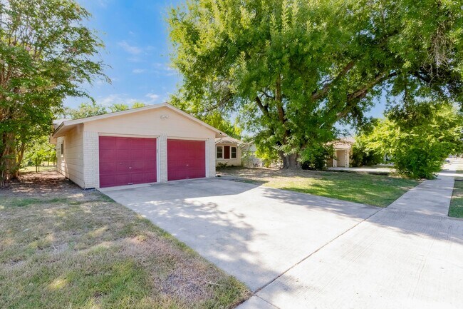 Photo - 2404 Andover Dr