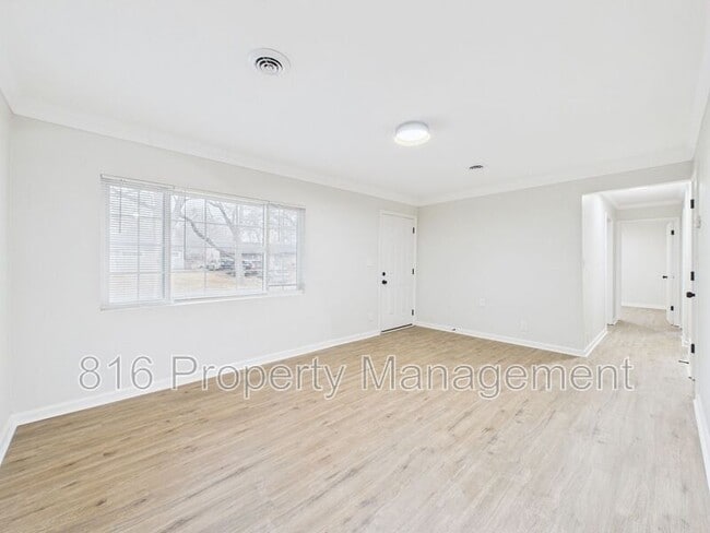 Photo - 11211 Corrington Ave