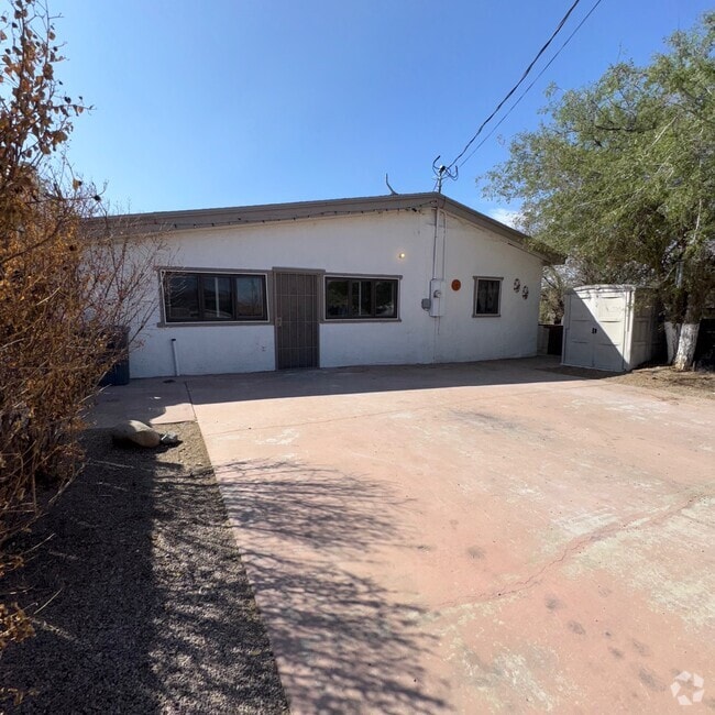 Building Photo - 621 N Sierra Ave Rental