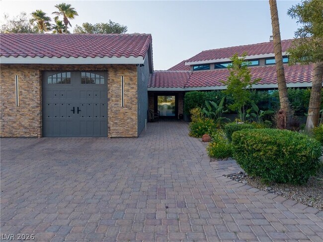 300 Lacy Ln