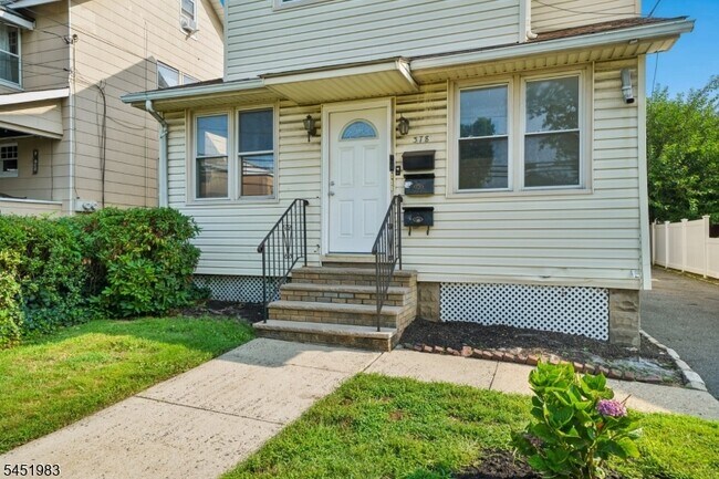 378 Boyden Ave Unidad 1