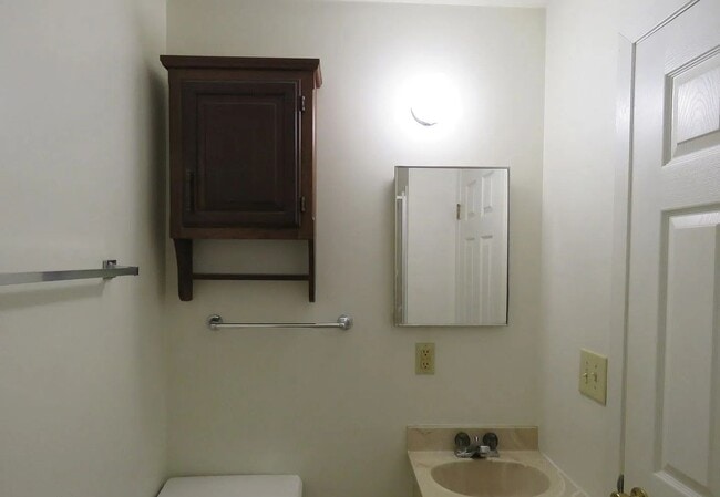 Photo - HATCH AND YOUNG 722 Unit 3