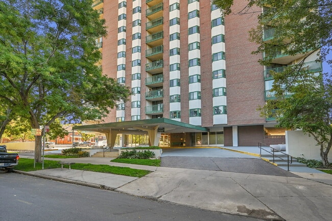 Building Photo - $1,795 - 1 Bed, 1 bath Condo in Denver wit... Unit #710