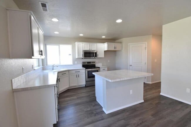 Photo - 6825 S Allegiance Ave