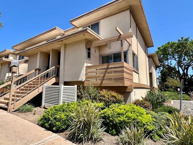 Building Photo - Spacious 2BR/1.5BA Townhome with A/C, Parking & Luxury Community Amenities