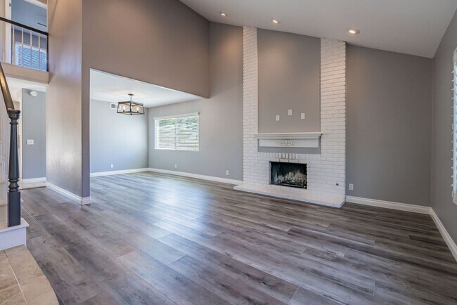 Photo - 2358 Shergra Pl
