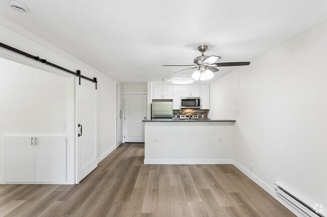 1BR, 1BA - 550SF - Living Room