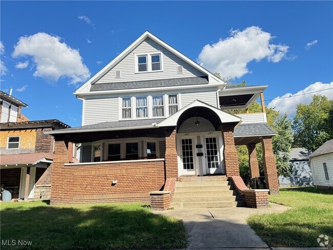 Building Photo - 247 Oakdale Ave Unit up Rental