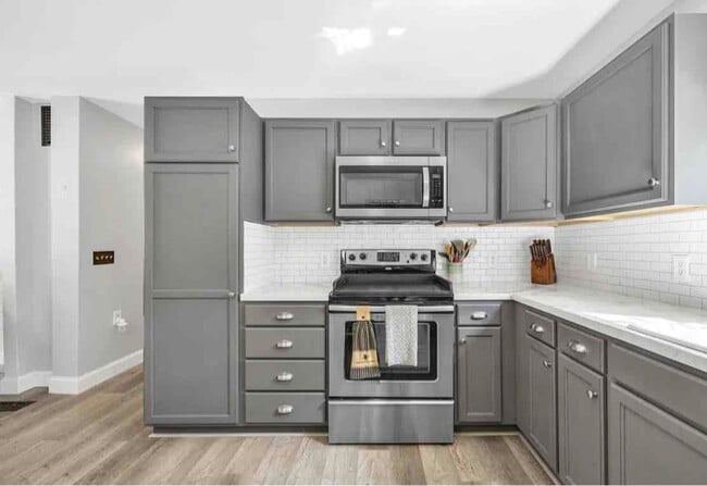 Building Photo - 393 Nicolin Rd Rental