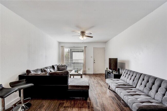 Photo - 2200 San Gabriel St Unidad 104