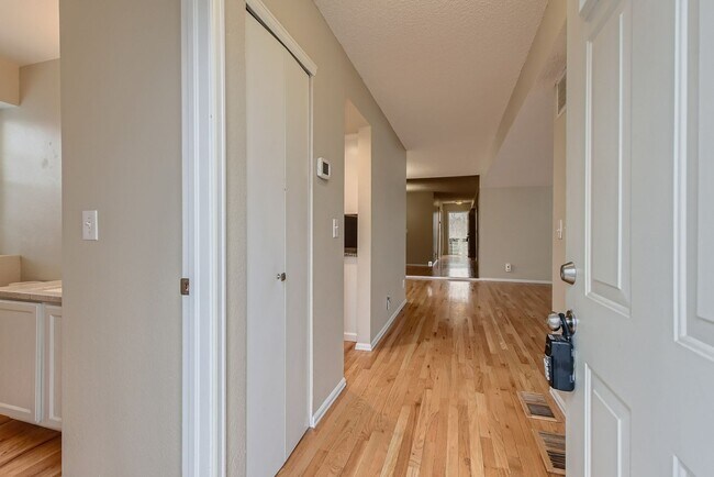 Photo - 3 Bedroom 3 Bath in Littleton next to horseshoe park!!