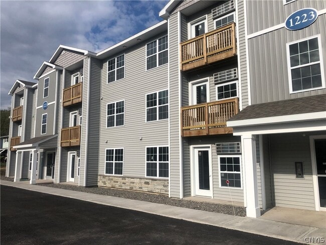 Building Photo - 1223 Tulip St