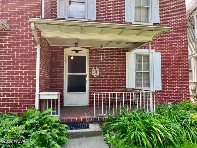 Photo - 336 Hastings St